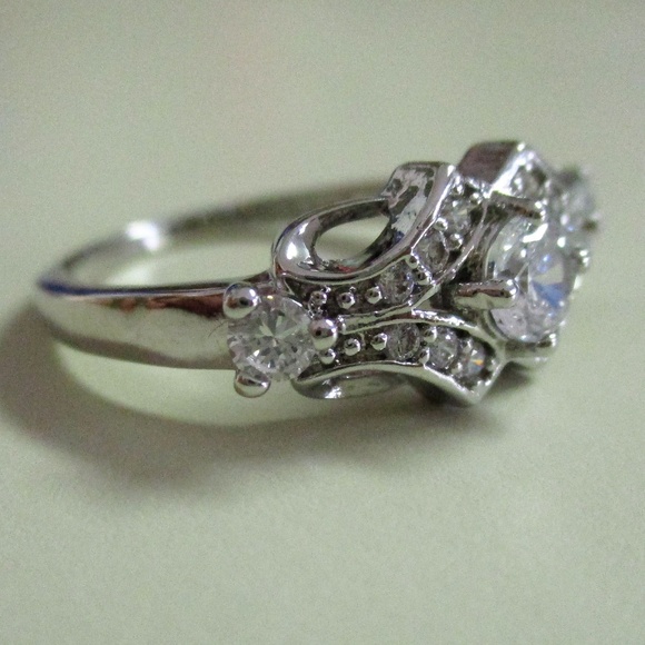 White Sapphire Ring - Picture 5 of 8